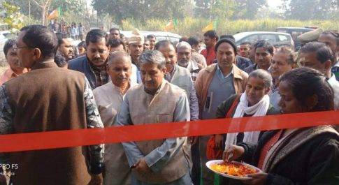 ग्राम कटरा बहादुरगंज में जिलाधिकारी ने लगायी चैपाल