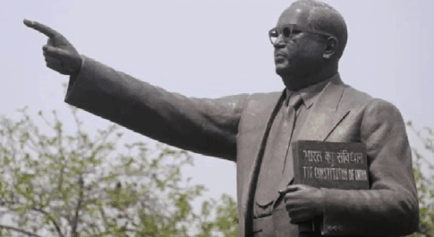 अराजक तत्वों ने तोड़ी आंबेडकर प्रतिमा,सुचने के बाद भी नहीं पहुंची पुलिस