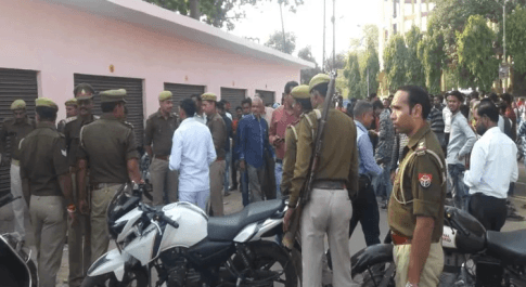 अतिक्रमण हटाने गई नगर निगम की टीम पर अराजक तत्वों ने किया पथराव, अधिकारियों ने भाग कर बचाई जान