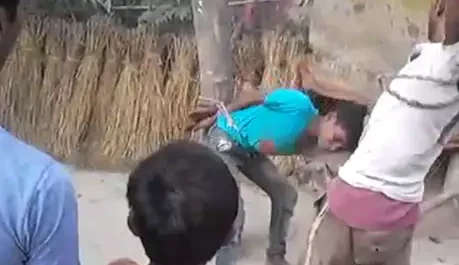 धान चोरी के आरोप में मासूम को पेड़ से बांधकर की बेरहमी से पिटाई, वीडियो हुआ वायरल