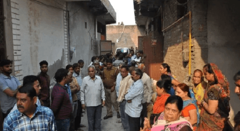 घर में घुसकर दिनदहाड़े की गई महिला की हत्या, फैली सनसनी