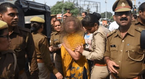 न्याय न मिलने से निराश महिला ने दो बेटियों सहित की आत्मदाह की कोशिश,हत्या और गैंगरेप का है मामला