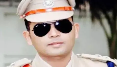 सिपाही के पद पर तैनात पिता ने कहा -बेटे को सलामी देना है मेरे लिए गर्व की बात