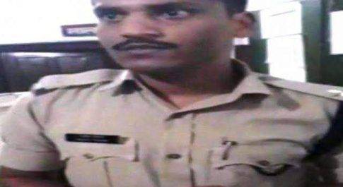 सीआरपीएफ की वर्दी पहन कर कैंप में घुसने की कोशिश में एक गिरफ्तार