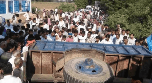 भीषण सड़क हादसे में 4 की मौत 13 घायल