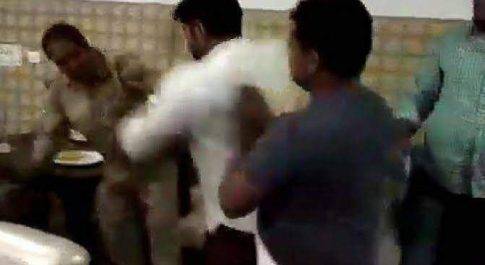 बीजेपी नेता ने की दारोगा की जमकर पिटाई, महिला मित्र के साथ गए थे डेट पर