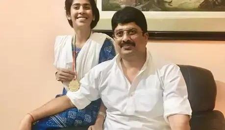 पूर्व मंत्री राजा भैया की बेटी बनी शूटिंग चैंपियन,जीता गोल्ड मेडल