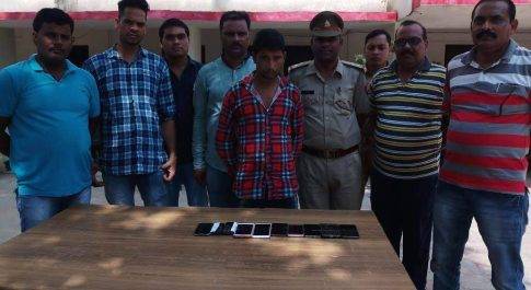 शातिर मोबाइल चोर गिरफ्तार 9 मोबाईल बरामद