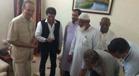 हाजी अनवर की अगुवाई में कांग्रेसियों ने केरल बाढ़ पीड़ितों की दिल खोलकर की मदद, राजबब्बर को सौंपा चेक