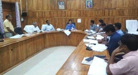 अधिक से अधिक पंजीकरण कराकर किसानों को सरकार द्वारा संचालित योजनाओं का दिलायें लाभ: डीएम