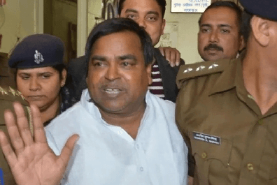 गायत्री प्रजापति केस में नया मोड़, कोर्ट ने माँगा वादिनी से लिखित स्पष्टीकरण,समस्त दस्तावेजों के साथ डॉक्टर किया तलब
