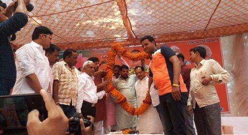 सांसद कैसरगंज व विधायक पयागपुर ने केन्द्र व राज्य सरकारों द्वारा चलायी रही योजनाओं का जाना सच