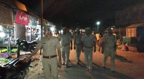 थानाध्यक्ष पयागपुर ने हमराहियो संग क्षेत्र का भ्रमण, हटवाया अतिभ्रमण व शोहदों को दी नसीहत