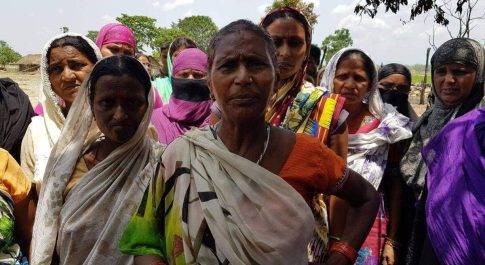 अग्नि कांड में प्रशासन से नहीं मिली कोई मदद, खुले आसमान के नीचे लोग गुजारा करने को मजूर