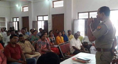 नवागत थानाध्यक्ष पयागपुर ने स्कूल संचालकों को पढाया बच्चो के सुरक्षित यातायात व सुरक्षा का पाठ