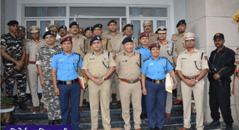 पुलिस महानिदेशक ने सशत्र सीमा बल 42 वी वाहिनी नानपारा मुख्यालय पर भारत -नेपाल के अफसरों के साथ कि बैठक