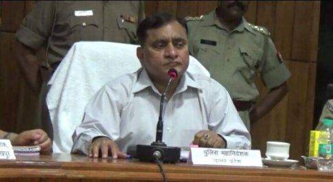 डीजीपी की प्रेस कांफ्रेन्स मे वरिष्ठ पत्रकार ने उठाया पुलिस द्बारा दलित की बेरहमी से पिटाई का मामला