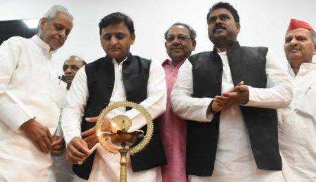 बीजेपी ने समाज में जहर घोलने का काम किया :अखिलेश यादव