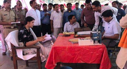 मण्डी परिसर में जिलाधिकारी माला श्रीवास्तव ने किया गेहूॅ खरीद का शुभारम्भ