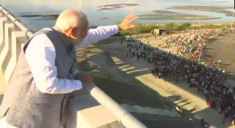 पीएम मोदी ने किया देश के सबसे लंबे डबल-डेकर पुल का उद्घाटन