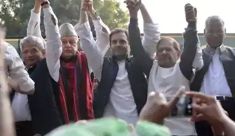 दिल्‍ली की सड़कों पर उतरे किसान, विपक्ष ने साधा मोदी पर निशाना