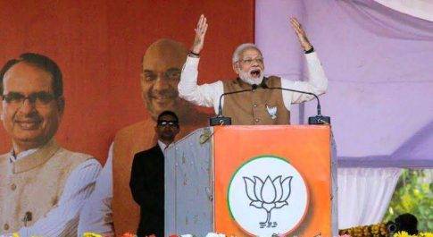 आज कांग्रेस मुझसे मुकाबला नहीं कर सकती है इसी लिए मेरी मां को गाली दे रहे है :PM मोदी
