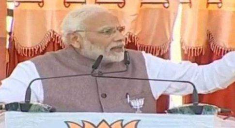पीएम मोदी ने गाय को लेकर कांग्रेस पर बोलै हमला कहा -केरल में गाय खाते हैं और MP में करते है गौरवगान