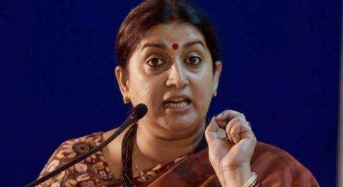 मुझे प्रार्थना का अधिकार है, लेकिन अपमान का अधिकार नहीं, क्या खून से सने सेनटरी नैपकिन के साथ दोस्त के घर जा सकते हैं? :स्मृति ईरानी
