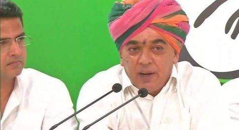 बीजेपी छोड़कर कांग्रेस में शामिल होते ही मानवेंद्र ने कहा – राफेल के कारण बीमार हुए मनोहर पर्रिकर