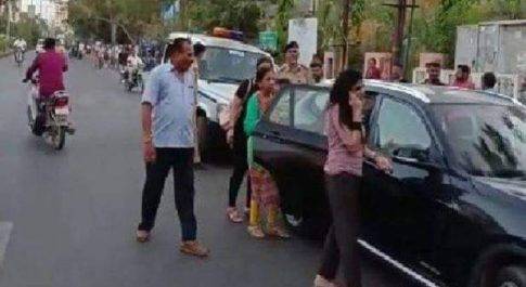 पुलिसकर्मी ने जडेजा की पत्नी को जड़ा थप्पड़, पुलिस अधीक्षक ने कहा – कर्मचारी के खिलाफ होगी सख़्त कार्रवाई