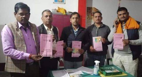 शाहजहाँपुर बरेली -मुरादाबाद शिक्षक संघ के चुनाव के सम्बंध मे भाजपा प्रत्याशी की जीत के लिये पूर्व मंत्री प्रतिनिधि के प्रतिष्ठान पर हुई चर्चा