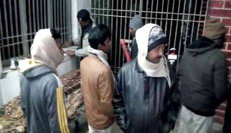 बेखौफ अपराधियों ने ट्रांसपोर्टर की गोली मरकर की हत्या,सड़क किनारे मिला शव