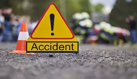 टूर से लेकर लौट रही स्कूली बच्चों से भरी बस हुई दुर्घटनाग्रस्त, दो की मौत दर्जनों घायल