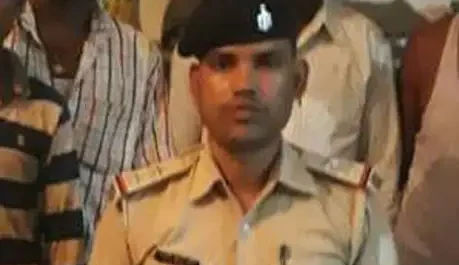 बदमाशों से मुठभेड़ में थाना प्रभारी की गोली लगने से हुई मौत, एक सिपाही भी हुआ घायल