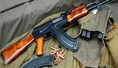 मुंगेर पुलिस को मिली बड़ी सफलता, कुएं में छिपाकर रखे गए 12 AK-47 रायफल को किया बरामद