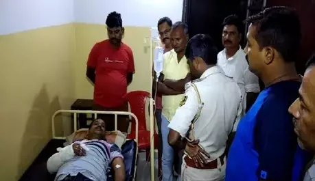 भोजपुर में हत्या से नाराज भीड़ ने थानेदार को मरी गोली, तत्काल इलाज के लिए अस्पताल में कराया गया भर्ती