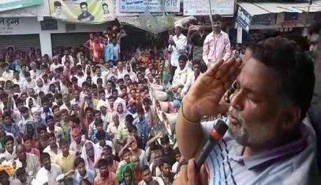 जंदाहा प्रखंड प्रमुख की हत्या के विरोध में किए गए बंद के दौरान हजारो लोग सड़क पर उतरे