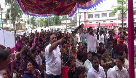 नगर निगम में योजनाओं का शिल्यान्यास करने पहुंचे मंत्री को कांग्रेस सेवा दल के समर्थकों ने दिखाए काले झंडे