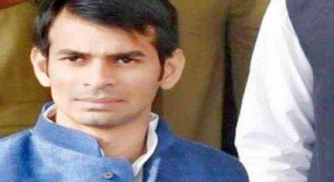 साइकिल चलाने के दौरान पटना की सड़क पर गिरे तेजप्रताप यादव