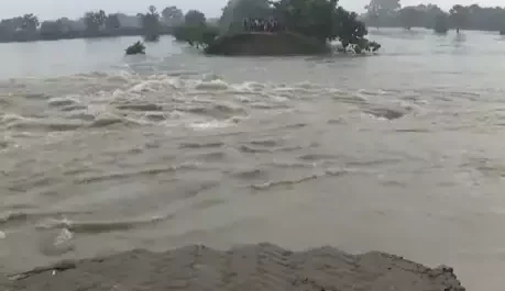 शुरू हुआ बाढ़ का कहर, टूटी सर्कार की नींद बांधों की मरम्मती के लिये जारी किये रुपये