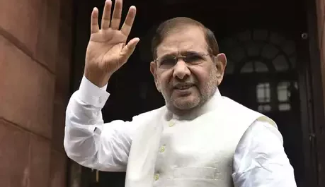 सुप्रीम कोर्ट ने कहा- शरद यादव को वेतन और भत्ते नहीं मिलेंगे लेकिन वो सरकारी बंगले में रह सकते हैं
