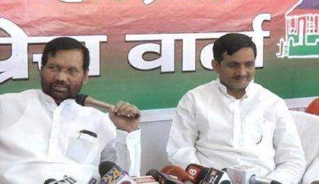कर्नाटक की हर से कोई फर्क नहीं पड़ता, 2019 का जंग जीत कर एनडीए ही सरकार बनायेगी:रामविलास पासवान