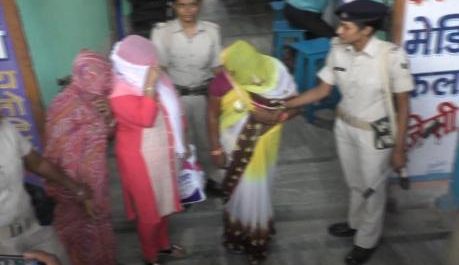 पुलिस ने किया सेक्स रैकेट का भंडाफोड़,लॉज में चल रहा था जिस्म फरोसी का धन्धा