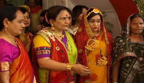 लालू ने कहा -बहू ऐश्वर्या तुम सौभाग्यशाली हो तुम्हारे घर में पैर पड़ते ही सबकुछ ठीक होने लगा