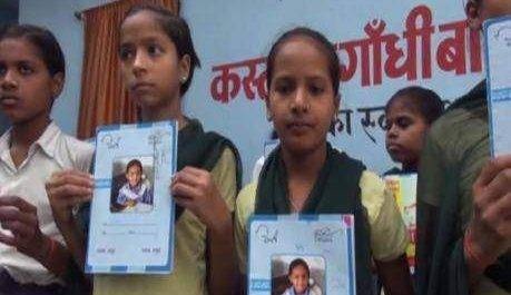 स्वच्छता अभियान के नोटबुक पर छपी पाकिस्तानी लड़की व झंडे की तस्वीर, सीएम ने दिये जांच के आदेश