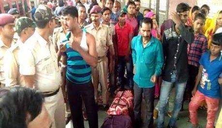 स्वतंत्रता सेनानी एक्सप्रेस में लुटेरों ने यात्रियों से लाखों का सामान लूट कर आराम से चलते बने