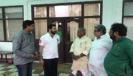 लालू परिवार की सुरक्षा घटाये जाने को लेकर राजनीति तेज,राबड़ी से मिलने पहुंचे मांझी