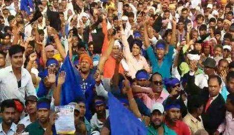 मोकामा की सभा में केंद्रीय मंत्री और बिहार के डिप्टी सीएम को दिखाए काले झंडे