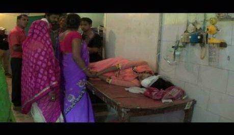 नवरात्रि पर देवी की चौखट पर बैठ कर लड़की ने निकली अपनी दोनों आँखे