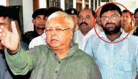 सेवकों के पहुंचने पर गरमाई बिहार की राजनीति